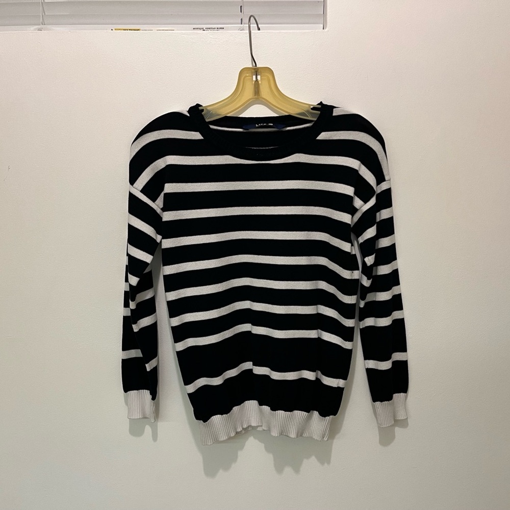 Black and White Striped Knit cozy Sweater / Pullover Style - S / great for fall